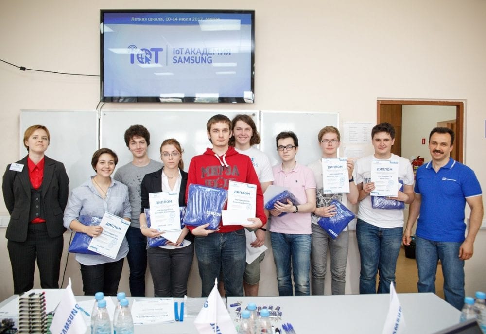 Students-presented-prototype-IoT-systems-school-year-Samsung-2
